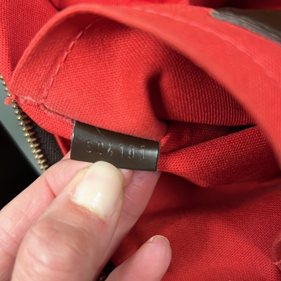 Authentic Louie Vuitton Thames GM Damier - Picture 7 of 16